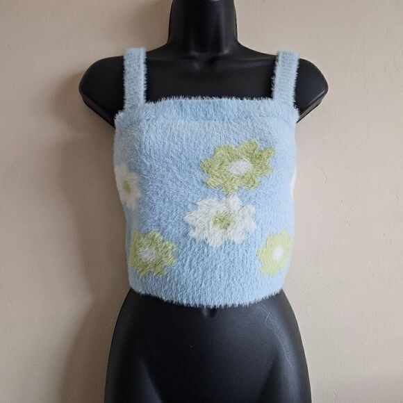 Kendall & Kylie Flowery Crop Top - Picture 2 of 7